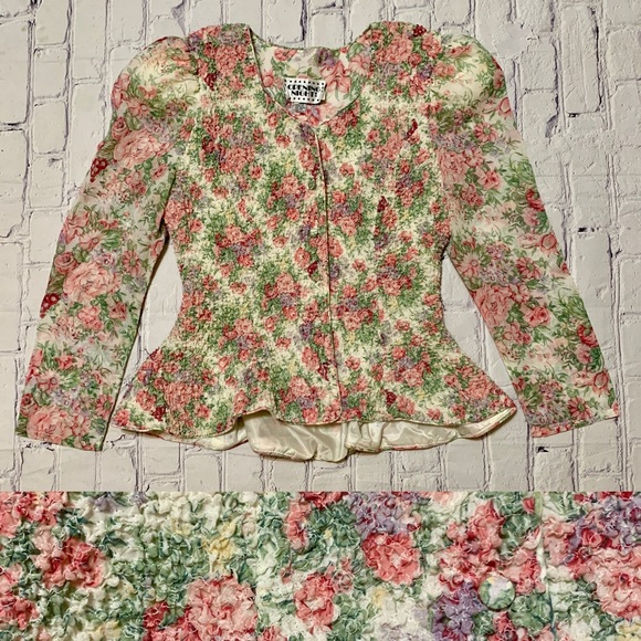 Vintage Tops - Vintage Floral Princess Cut Button Down Peplum Top